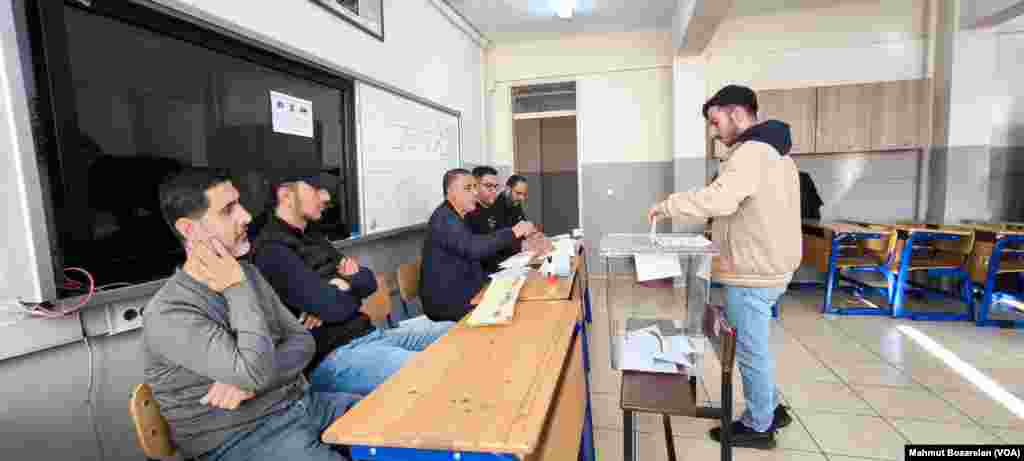 Diyarbakır&rsquo;da seçmenler ikinci kayyum döneminden sonra ilk kez yerel yöneticilerini seçiyor. Mahmut Bozarslan, Diyarbakır